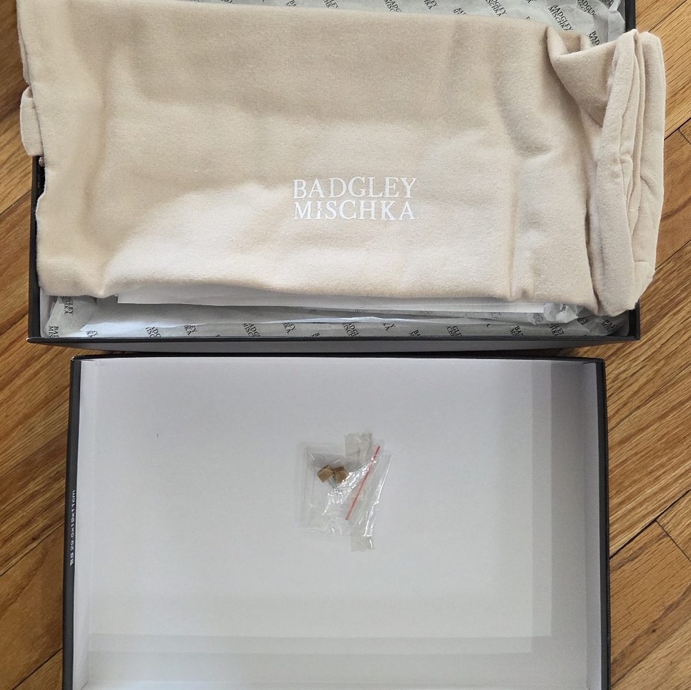 🆕️Badgley Mischka Crystal Embellished Heels - Cream and Silver - Picture 8 of 8